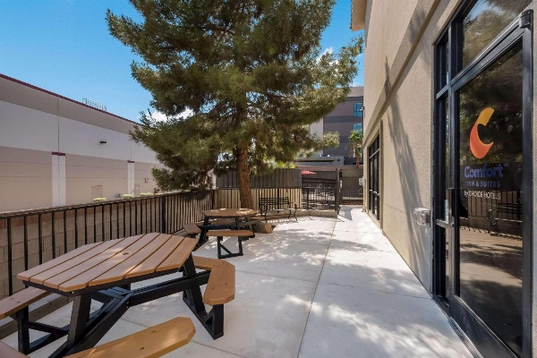 Comfort Inn And Suites Main image